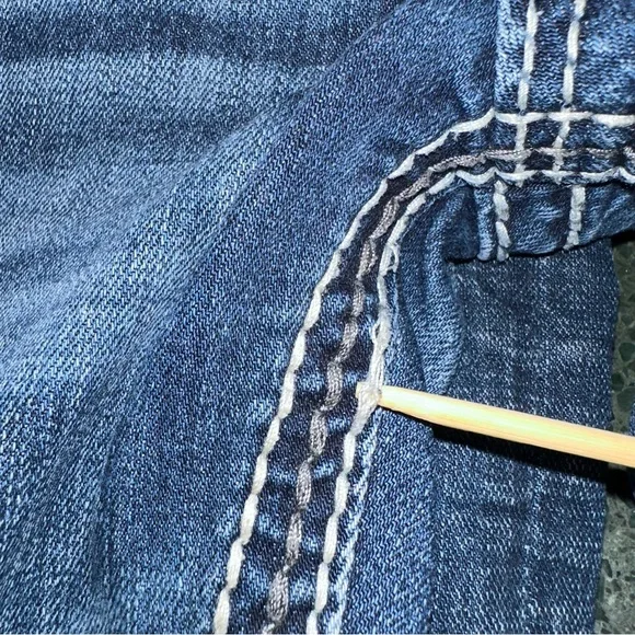 Rock Revival Men's Daegan Straight Jeans Embellished Size 33 READ - Picture 14 of 15